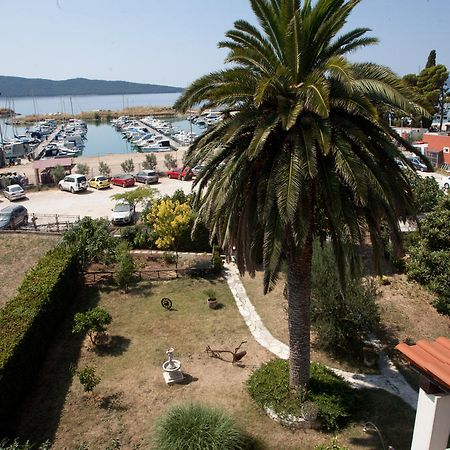 Yacht Beach Apartments Kastela Exterior photo