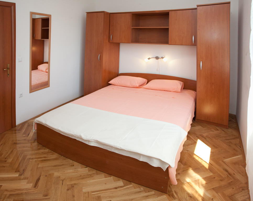 Yacht Beach Apartments Kastela Room photo