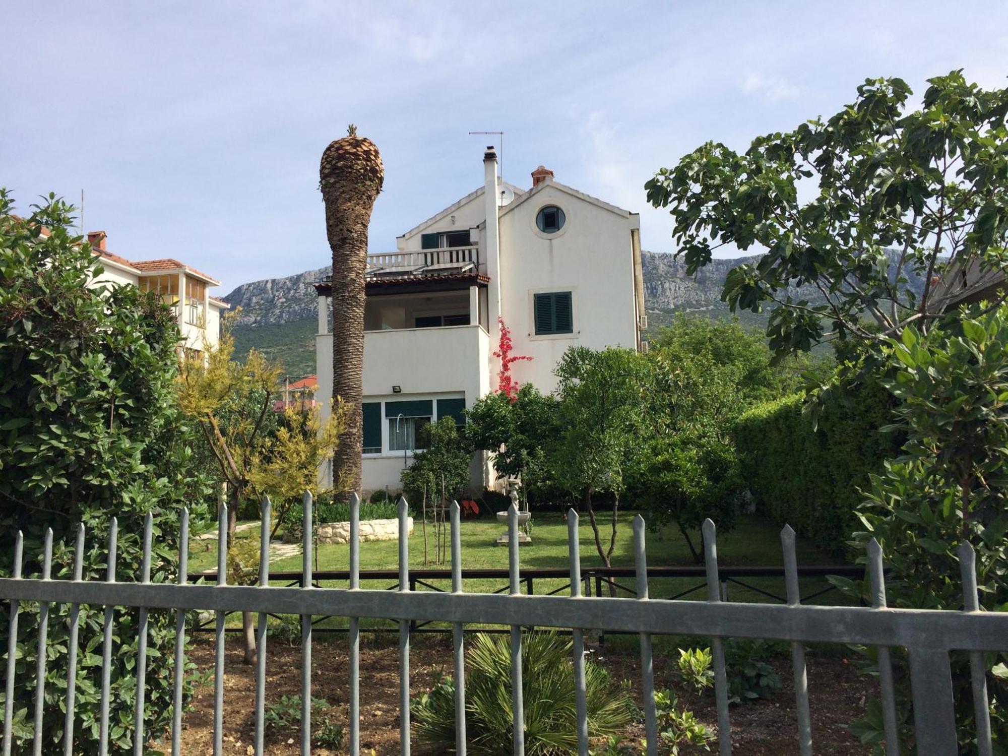 Yacht Beach Apartments Kastela Exterior photo