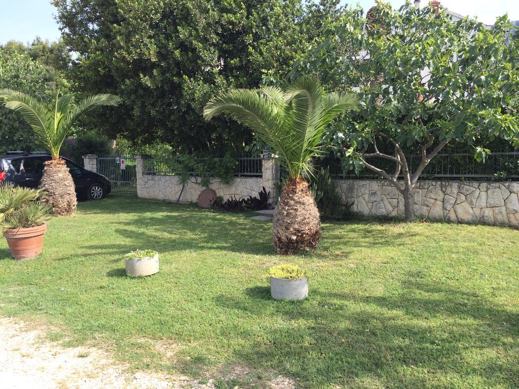 Yacht Beach Apartments Kastela Exterior photo