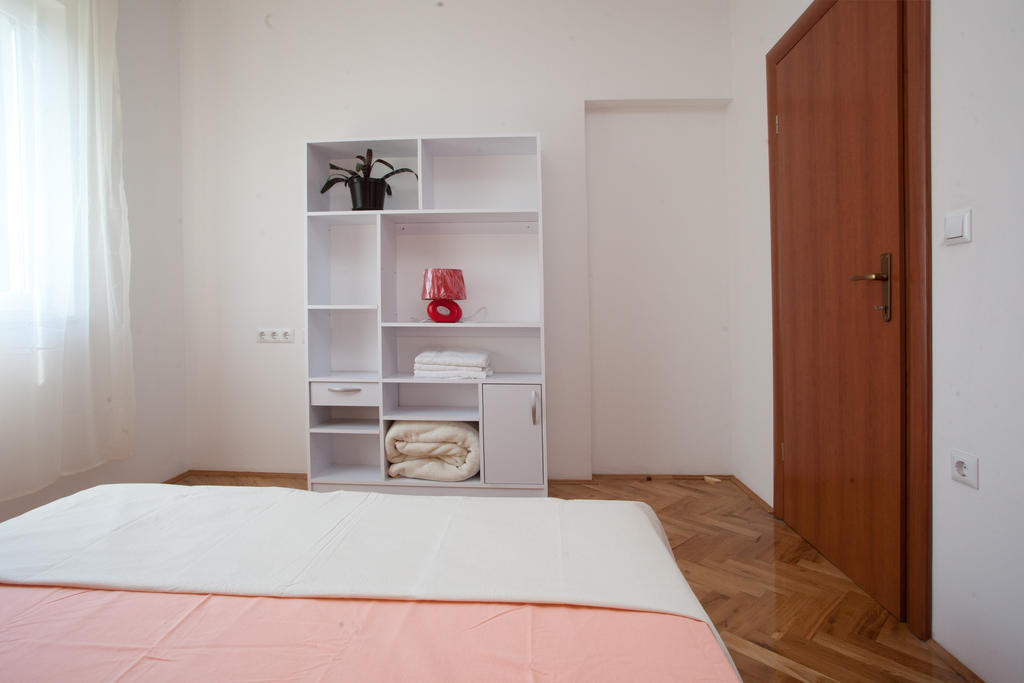 Yacht Beach Apartments Kastela Room photo