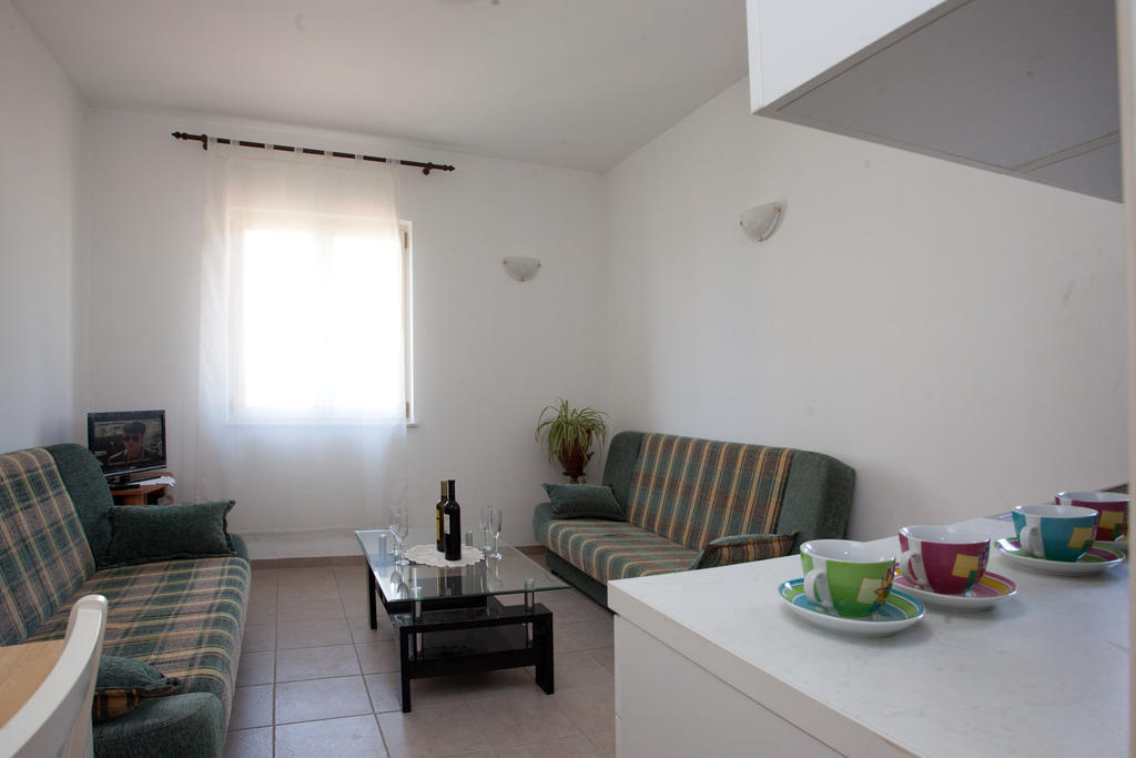 Yacht Beach Apartments Kastela Room photo