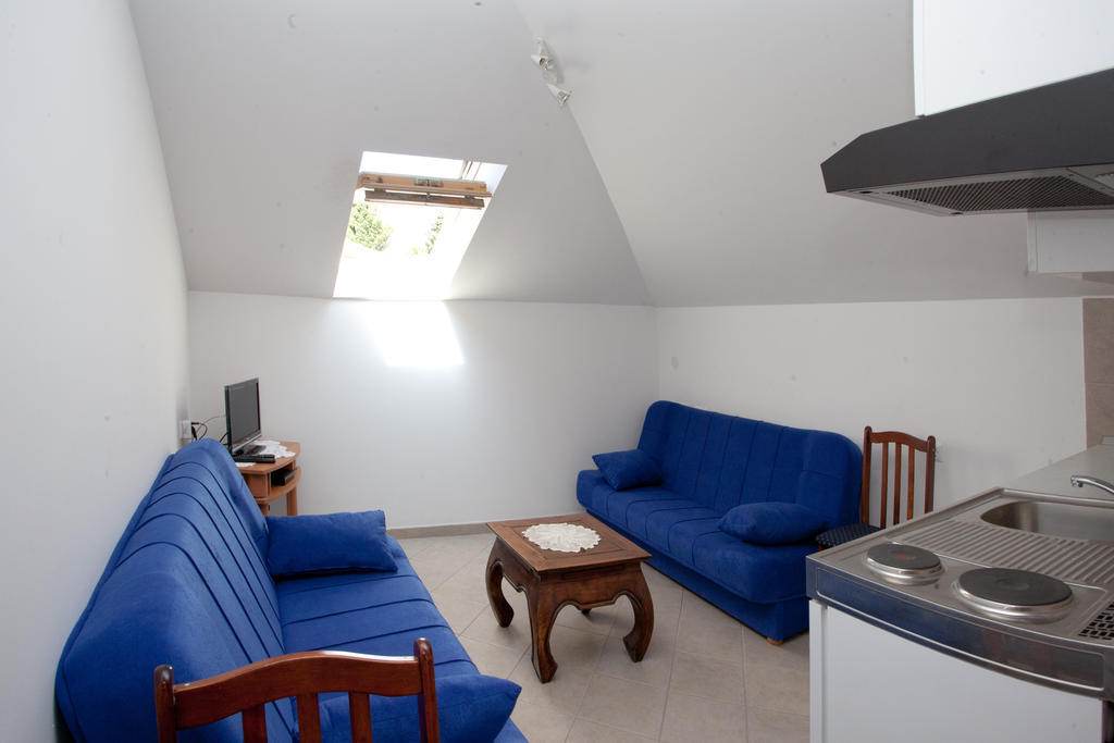 Yacht Beach Apartments Kastela Room photo