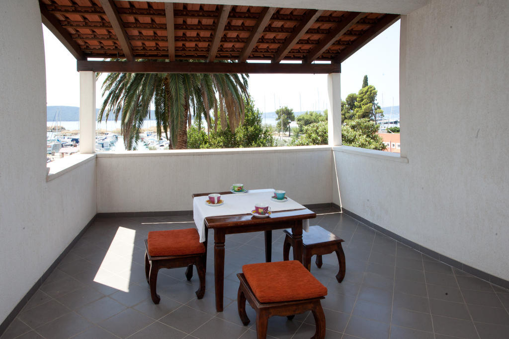 Yacht Beach Apartments Kastela Exterior photo