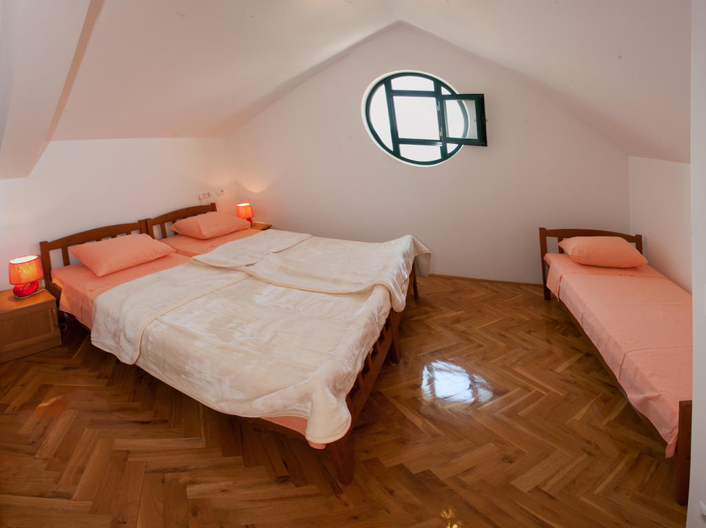 Yacht Beach Apartments Kastela Room photo