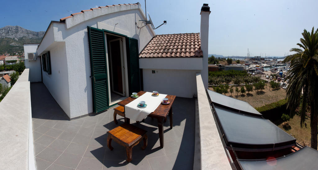 Yacht Beach Apartments Kastela Exterior photo