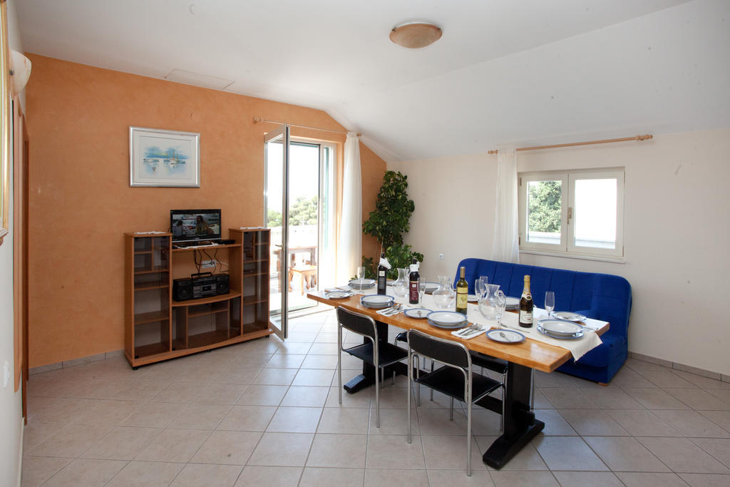 Yacht Beach Apartments Kastela Room photo