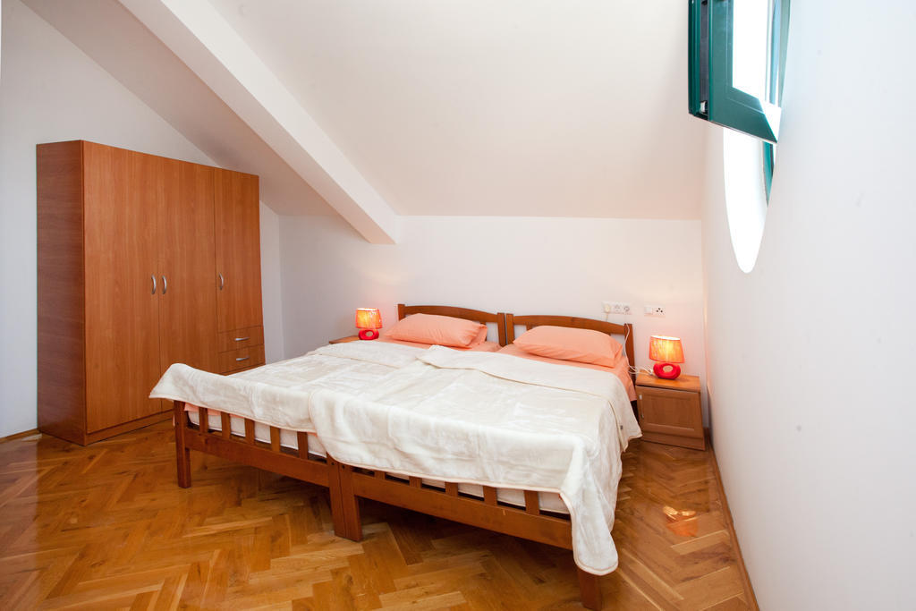 Yacht Beach Apartments Kastela Room photo