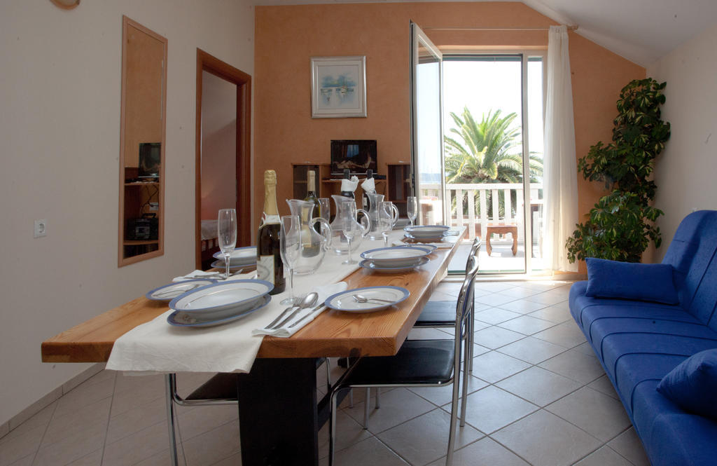 Yacht Beach Apartments Kastela Room photo