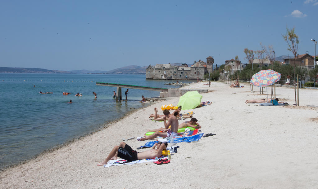 Yacht Beach Apartments Kastela Exterior photo